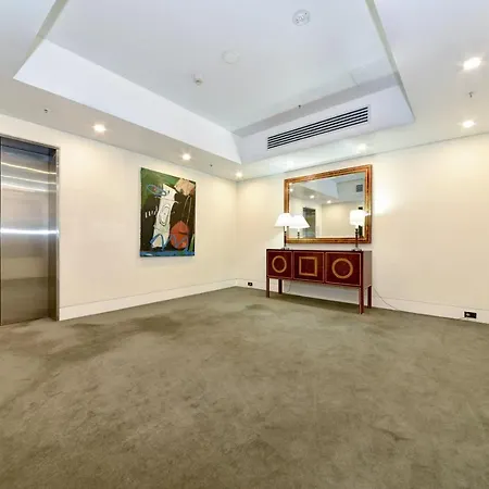 Goldsbrough 2 Bedrooms Split Apartment-2