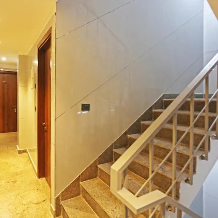 Hotel Preet Inn 05 Mints Walking Distance Nizamuddin Railway Station-3