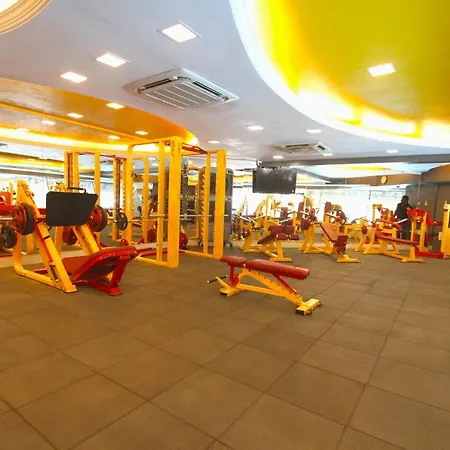 Home2 Renaissance Club-3