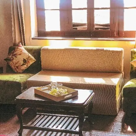 Iris Cottage-3