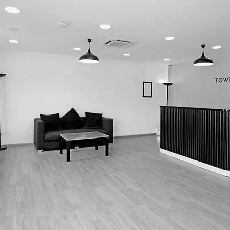 Oyo Townhouse 17 Huda City Center Near Leisure Valley Park-2