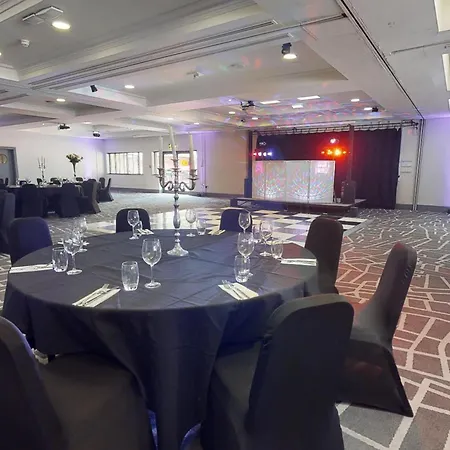 Village Hotel Leeds North-2