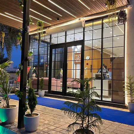 Hotel Three Seasons-3
