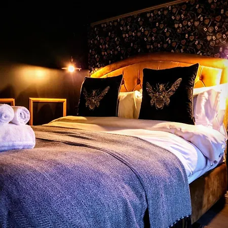 The Mad Hatter'S Guestrooms-2