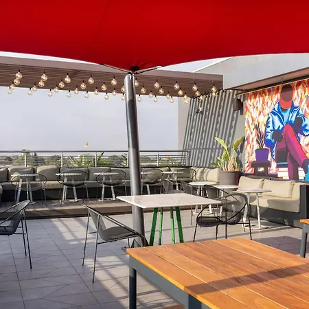 Radisson Red Hotel Johannesburg Rosebank-2