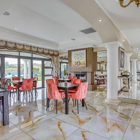 Villa Tasha Luxury Suites, Lanseria-3