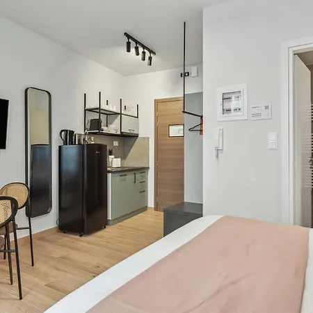 Limehome Athens Solonos City Center-3