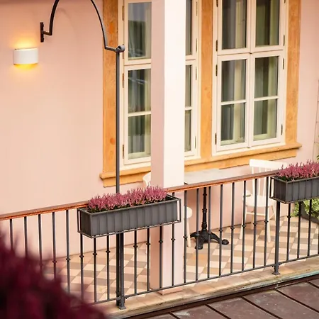 Hotel Golden Key Prague Castle-3