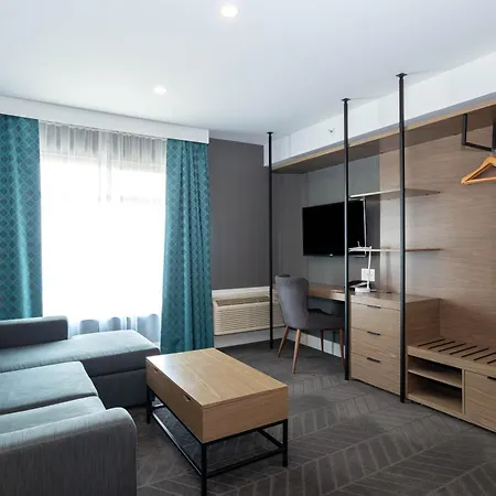 Sandman Signature Calgary Airport Hotel-3