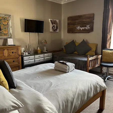 Kelston Guest House-3