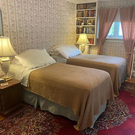 Bernard Gray Hall Bed And Breakfast-2