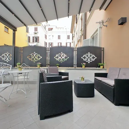 Roman Holiday Suites-3
