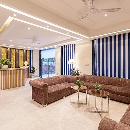 Hotel Emblem Suites Delhi Airport-2