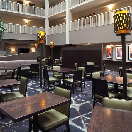 Embassy Suites By Hilton Philadelphia Airport-3