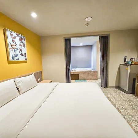 Recenta Suite Phuket Suanluang-2