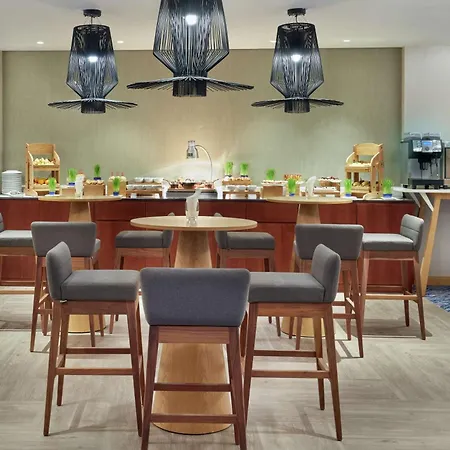 Hilton Garden Inn Muscat Al Khuwair-2