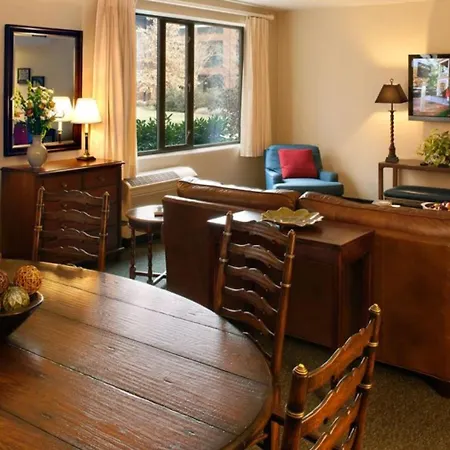 Williamsburg Woodlands Hotel & Suites, An Official Colonial Williamsburg Hotel-2