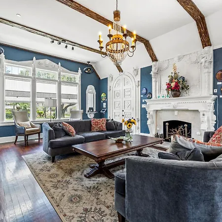The Kenwood Gables B&B-3