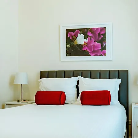 The Guesthouse Hotel-3