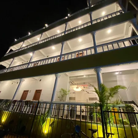 Le Poshe Beachview - Tie-3