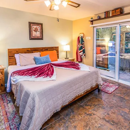 Cozy Cactus Inn-3