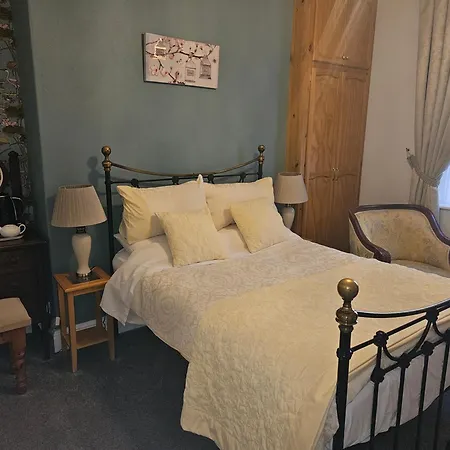 Mostyn House-3
