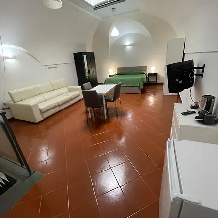Dante Rooms-2