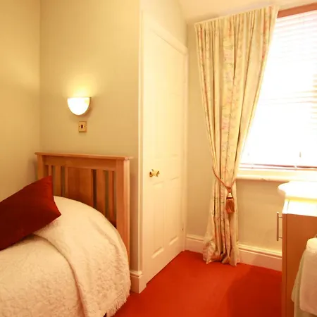 Brentwood Guest House-2