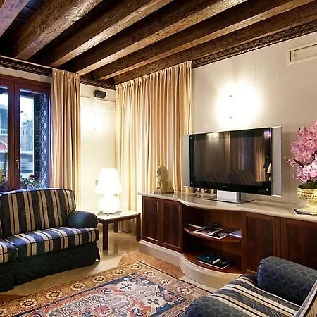 Foscari Palace-3