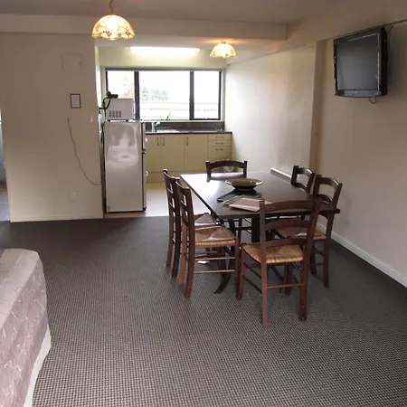 Four Seasons Motel-2