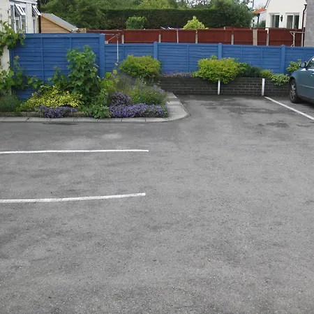 Penryn Guest House, Ensuite Rooms, Free Parking And Free Wifi-3