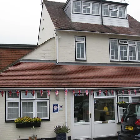 Penryn Guest House, Ensuite Rooms, Free Parking And Free Wifi-2