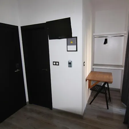 Hostal Mh Fuencarral-2