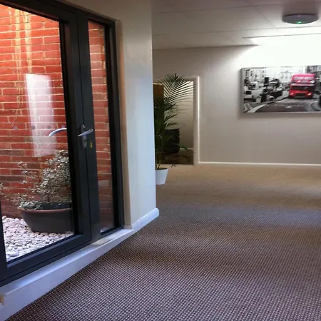 Lyall Apartment Hotel-2