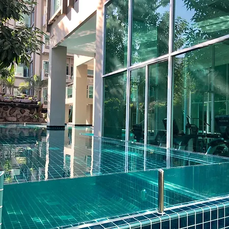 The Lux Ladprao 10-2