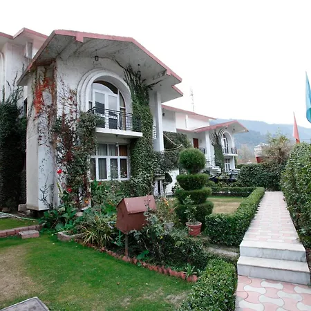 De Vivendi Resorts, Manali With 35000 Sqft Open Lawn-3