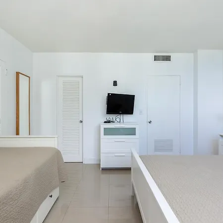 The Tides Ocean Luxury Suites-3