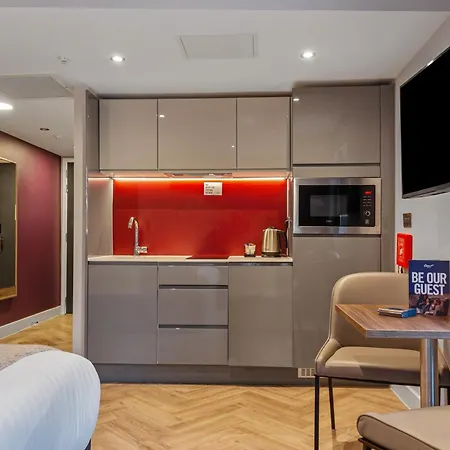 Roomzzz Newcastle City-2