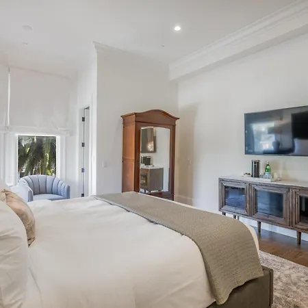 The George - Luxury Boutique Inn-3