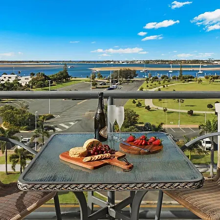 Aqualine Apartments On The Broadwater-3