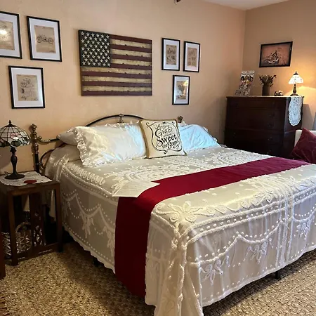 Ms. Maggie'S South Country Inn-2