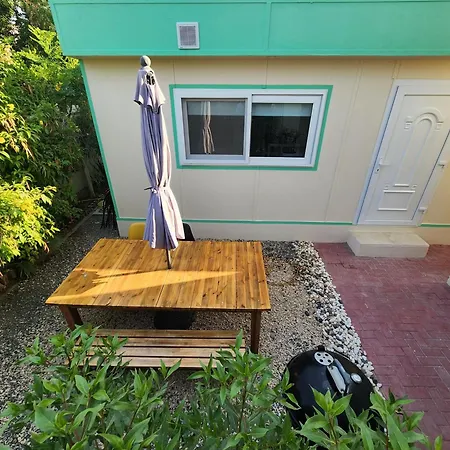 Bungalow 8 - Luxury 1-Bedroom Guest House In Jvt-3