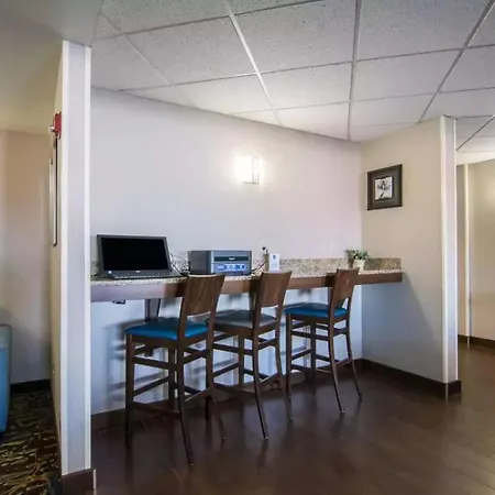 Comfort Inn & Suites Calgary South-2