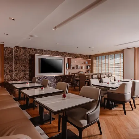 Aira Bangkok Sukhumvit 11 By Kingston Hotels-2