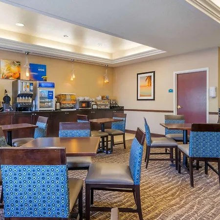 Comfort Inn & Suites Northeast - Gateway-2
