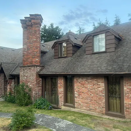 Jason House - Immaculate Suites In A Quiet Seaside Neighbourhood Near Uvic-3