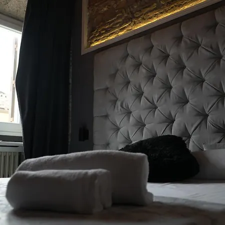 Rhome Luxury Suite-2