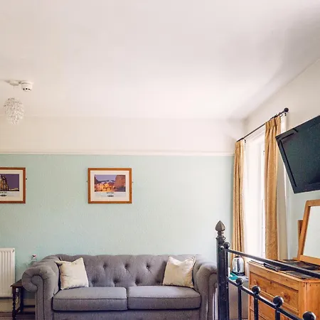 Broomfield House-3
