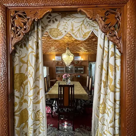 New Sea Palace Houseboats-3