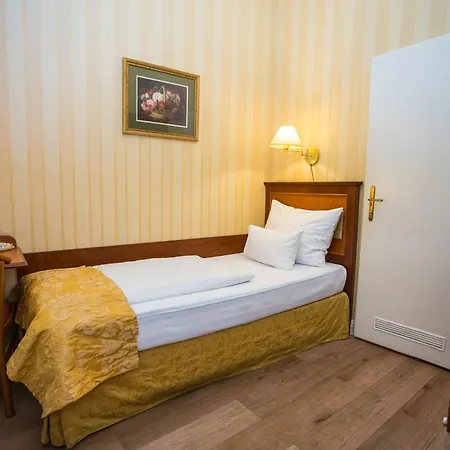 Pension Opera Suites I Self Check In I Ac In All Rooms-3
